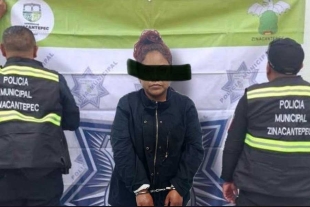 En el interior de la camioneta se localizó un arma larga y un arma blanca, por lo que ambas fueron aseguradas.