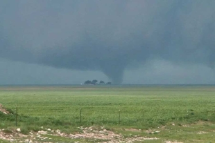 Tornado deja al menos cuatro muertos y destrucción en Texas