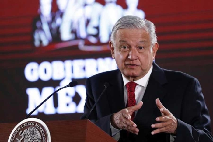 AMLO pide a Loret de Mola explicar propiedad en Valle de Bravo