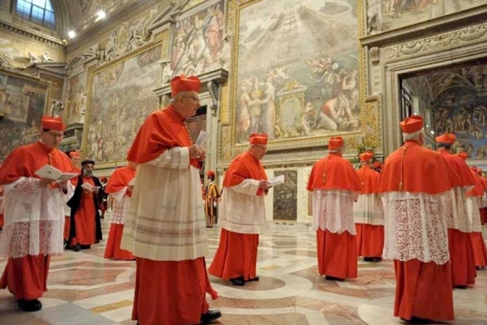 En estos días todavía se espera en Roma a Cardenales procedentes de los lugares más lejanos del mundo