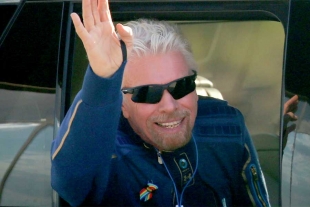 El multimillonario Richard Branson conquista el espacio