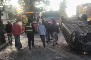 En el sitio quedaron botellas de alcohol que presuntamente consumían los jóvenes