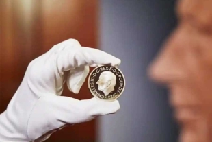 Presentan la nueva moneda con la imagen del rey Carlos III