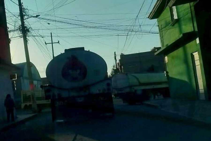 Habitantes del municipio de Calimaya realizaron una manifestación para denunciar la presunta venta de agua