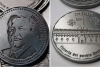 Venden en internet monedas conmemorativas de AMLO