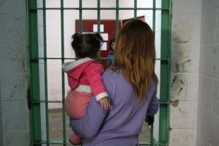 GPMorena propone reformas para proteger a menores que se encuentran en reclusión con sus madres
