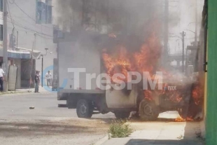 Se incendia camioneta en la colonia Valle Verde