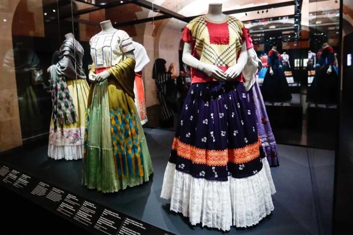 Museo de la moda de parís reconocerá a Frida Kahlo con exposición especial