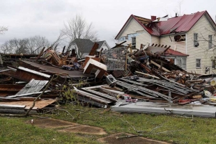 Tornado al sureste de Missouri cobra la vida de 5 personas;