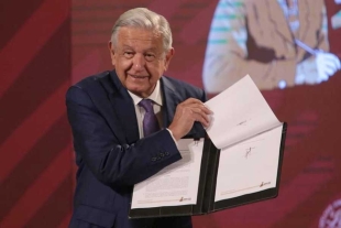 AMLO y empresarios acuerdan tope de canasta básica en 1,039 pesos