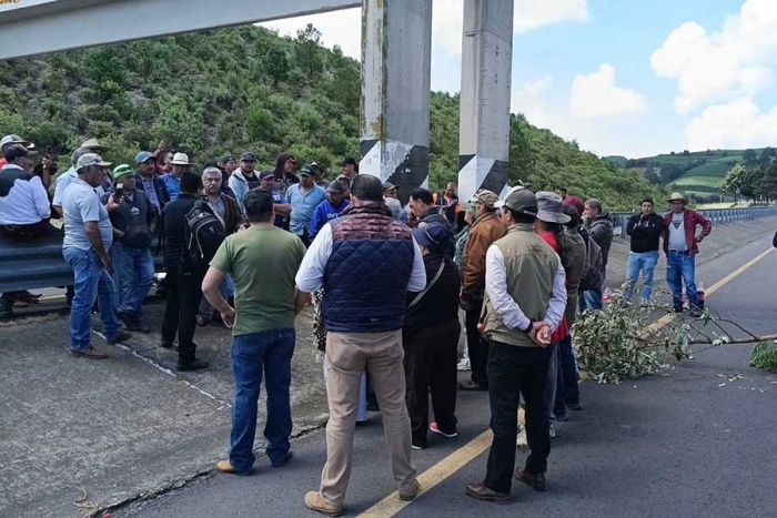 Los inconformes denunciaron que desde hace más de 30 años no se les ha dado respuesta a los acuerdos donde se prometía dar mantenimiento a los caminos