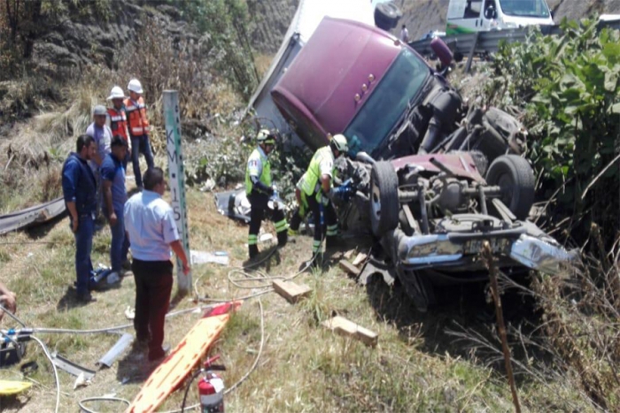 Mueren seis personas en accidente automovilístico en la Chamapa-Lecheria