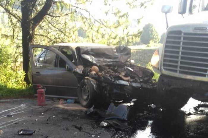 Se registra accidente automovilístico en Zinacantepec