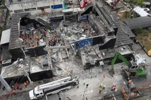Más de 300 socorristas mantienen las labores de búsqueda