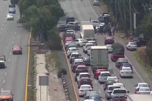 En el lugar chocaron dos camionetas, frente al hotel La Muralla en dirección a la Ciudad de Toluca.