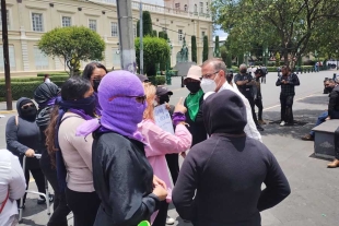 Integrantes de “La Mercadita Feminista” cierran calles del centro de Toluca