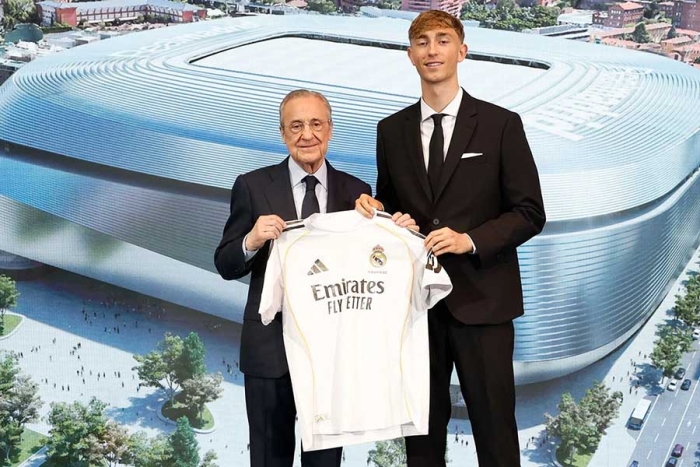 El presidente Florentino Pérez lo describió como un central moderno, elegante y listo