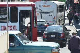 Anuncian cambios de sentido en seis calles para desahogar caos vial