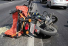 Fallece motociclista tras ser arrollado por tráiler en Toluca.