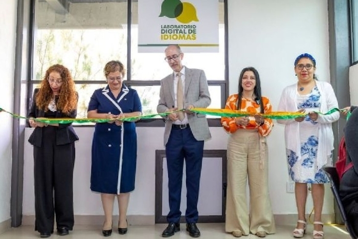 Carlos Eduardo Barrera Díaz, entregó infraestructura y equipamiento a la comunidad de la Unidad Académica Profesional Cuautitlán Izcalli