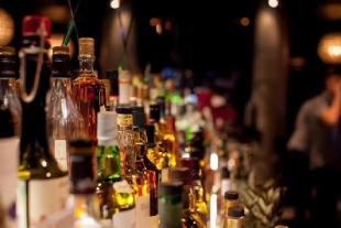 Restringen horario de venta de bebidas alcohólicas en Toluca