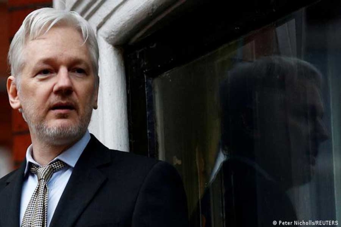 Reino Unido emite orden de extraditar a Julian Assange a EUA
