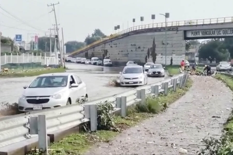 Lluvias dejan afectaciones en vialidad Tenango del Valle