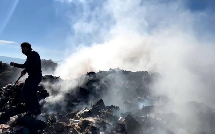 Tardan más de seis horas en sofocar incendio en tiradero de Ozumba