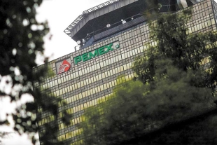 Moody&#039;s rebaja calificaciones de Pemex; revisa perspectiva a estable