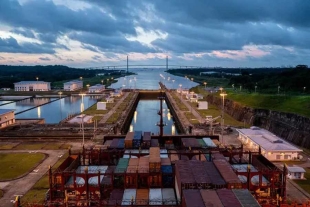 Recordar que en condiciones óptimas, el Canal de Panamá permite el cruce de alrededor de 36 naves