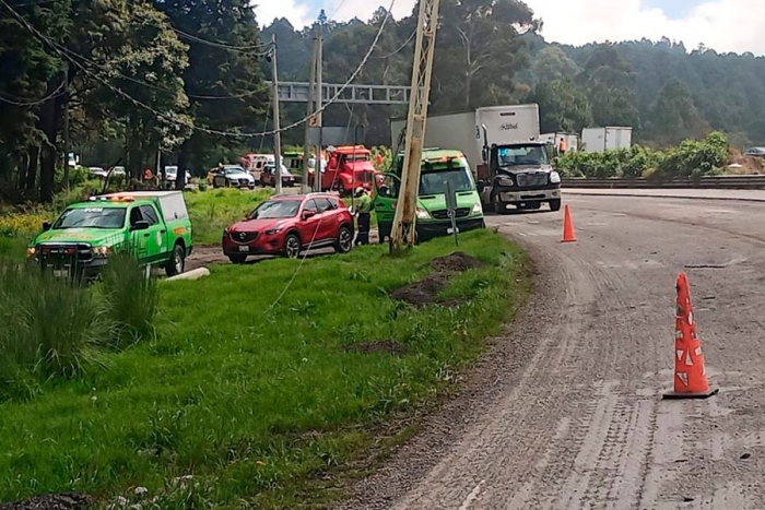 Carambola en la México-Toluca activa ambulancias de Cruz Roja y SUEM