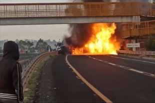 La vialidad se encuentra cerrada en el kilómetro 9