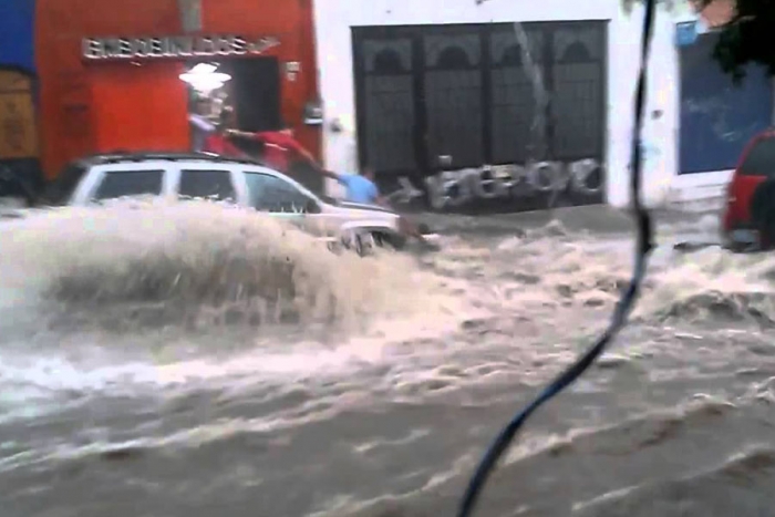 Continúan desaparecidas cinco personas tras tromba en Jalisco