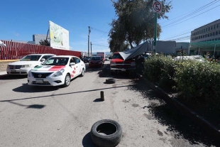 Estacionarse ya no es tan fácil: &quot;apartan&quot; lugares en la zona de hospitales de Toluca