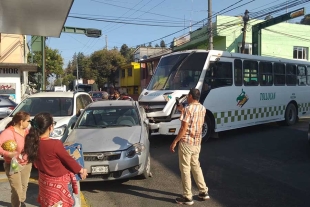 Tres lesionados por choque múltiple en el centro de Toluca