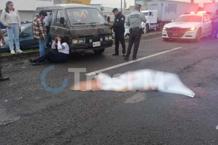 Neumático se desprende de camioneta en Otzolotepec; una persona fallece