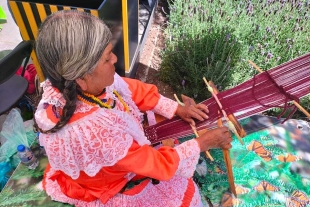 Piden mujeres mazahuas pago justo por elaboración de artesanías