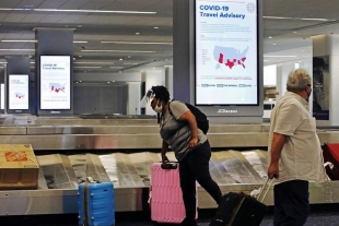 Aeropuertos de NY vacunará a turistas