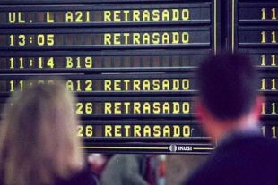 En Estados Unidos, las aerolíneas United, Delta y American Airlines emitieron un “alto en tierra global” para todos sus vuelos.