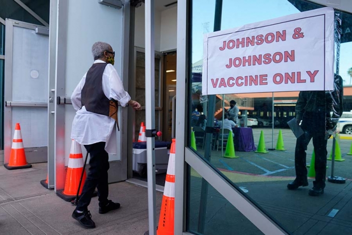 Reiniciará vacunación con J&J la próxima semana en EUA