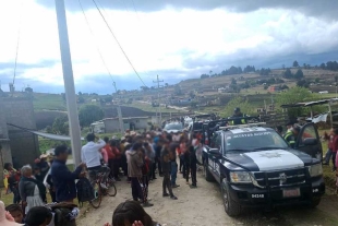Tras recibir el reporte, los elementos policiales arribaron al lugar y lograron intervenir para evitar que fuera agredido por la multitud