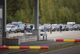 Finlandia cierra su frontera a los turistas rusos