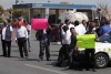 Bloquean taxistas la carretera Toluca-Tenango en protesta por trámites