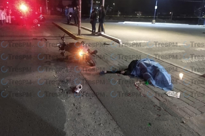 Fatal; muere joven motociclista en San Pablo Autopan.