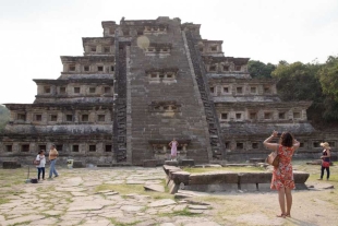 ¡Indignante! Sujetos ingresan a El Tajín y queman sus murales prehispánicos