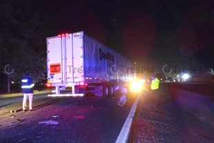 Se estrellan contra caja de tráiler y mueren dos en la Toluca-Palmillas