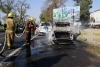 Fuego arrasa con vehículo en paseo Tollocan en Santa Elena