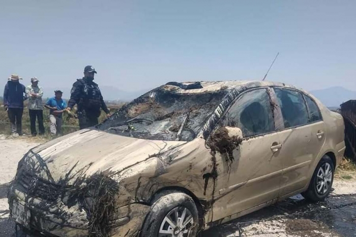 Rescatan vehículo y dos cuerpos del cauce del Río Lerma