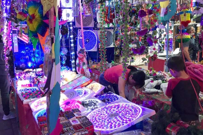Comerciantes de juguetes exigen espacios en tianguis, en Amecameca