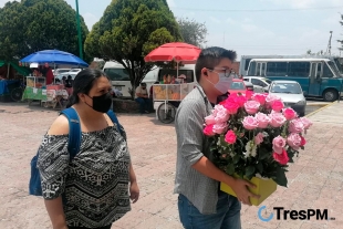 Aprovechan mexiquenses para visitar panteones tras un año cerrados